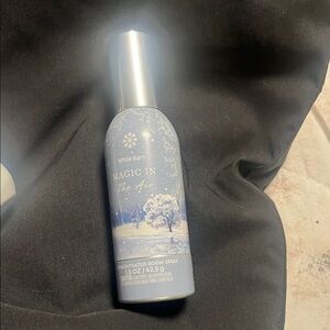 White Barn Magic in the Air Room Spray - Blue and White